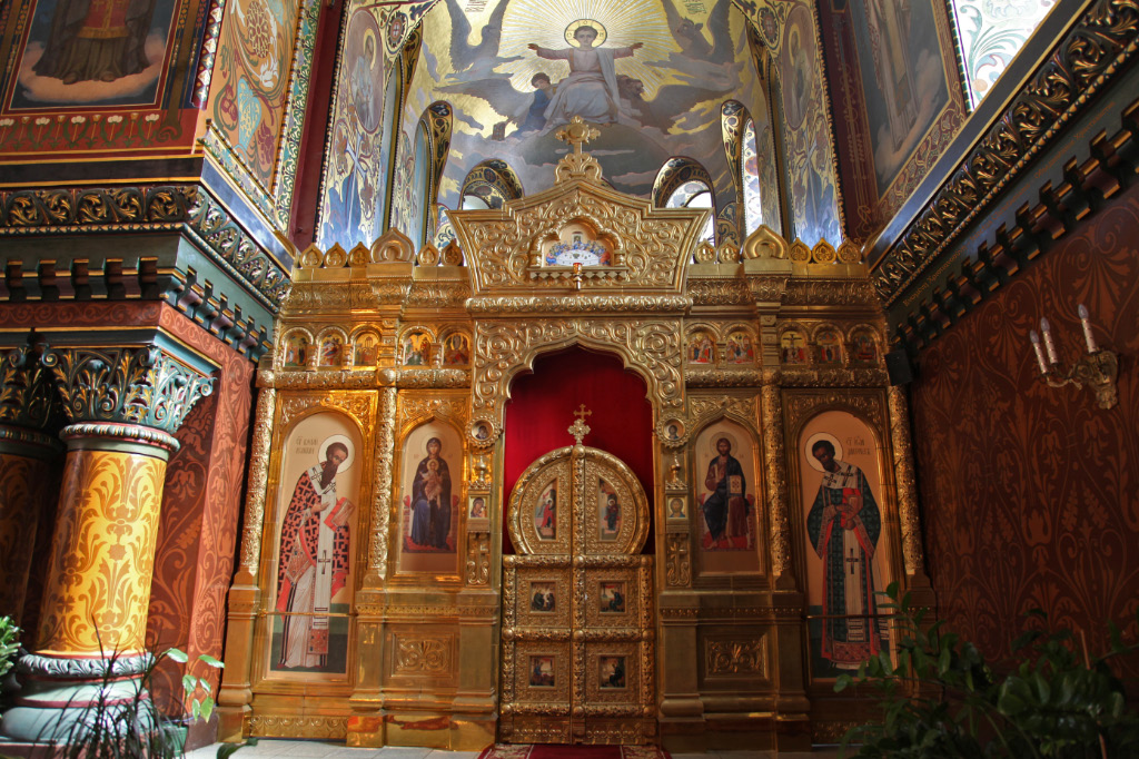 Iconostasis with Saints Basil the Great and John Chrysostom