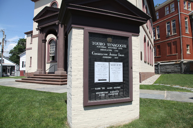 newport_rhode_island_touro_synagogue_sign